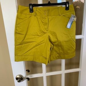 New with tags Ladies shorts color Citrus